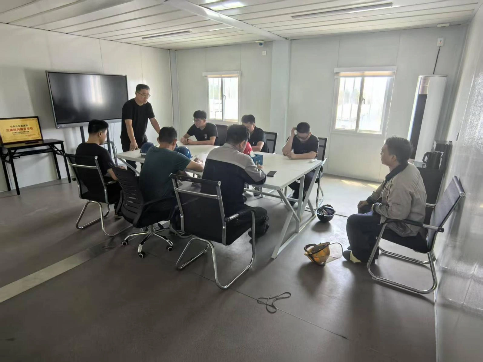 జట్టు నాయకులకు ప్రత్యేక భద్రతా శిక్షణతో కార్యాలయ భద్రత యొక్క పునాదిని బలోపేతం చేయడం