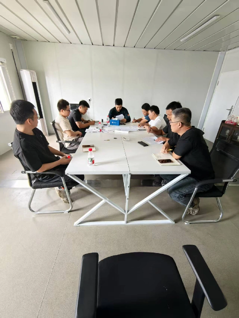 హౌసింగ్ కంటైనర్ ఆర్డర్ అవసరాలతో ఖచ్చితంగా సమలేఖనం చేయడం మరియు నాణ్యమైన మార్పిడి సమావేశాల ద్వారా ఉత్పత్తి పునాదులను బలోపేతం చేయడం